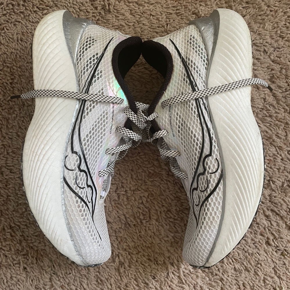 Women’s Saucony Endorphin Pro 9.5 (like new)